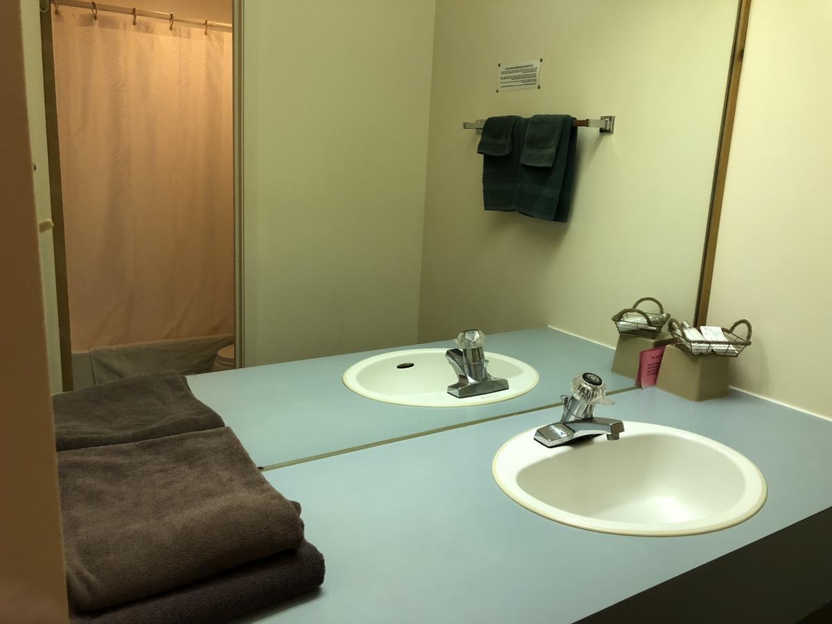 Agassiz Park Lodge - Under New Management McCreary Exteriör bild