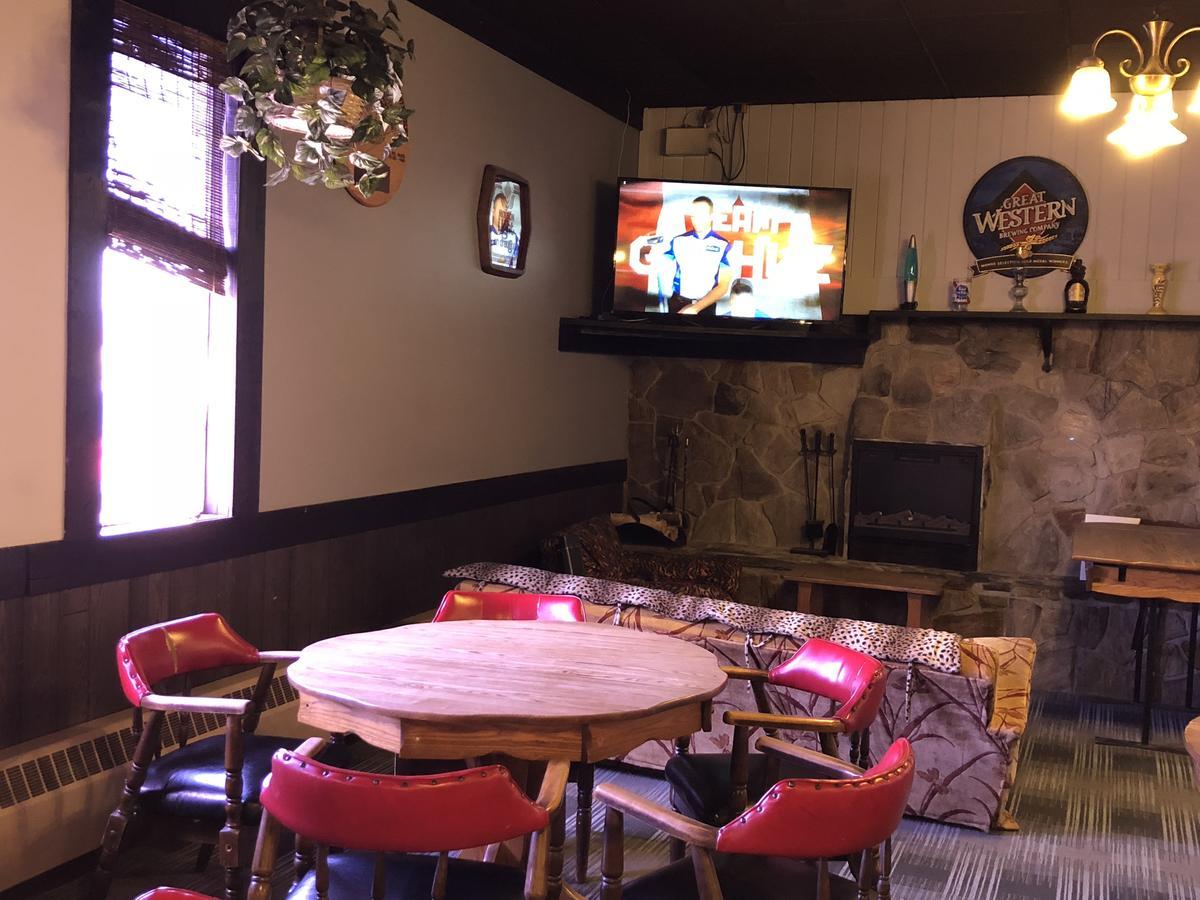 Agassiz Park Lodge - Under New Management McCreary Exteriör bild