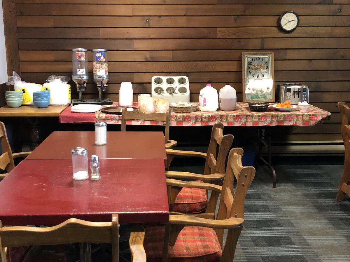 Agassiz Park Lodge - Under New Management McCreary Exteriör bild