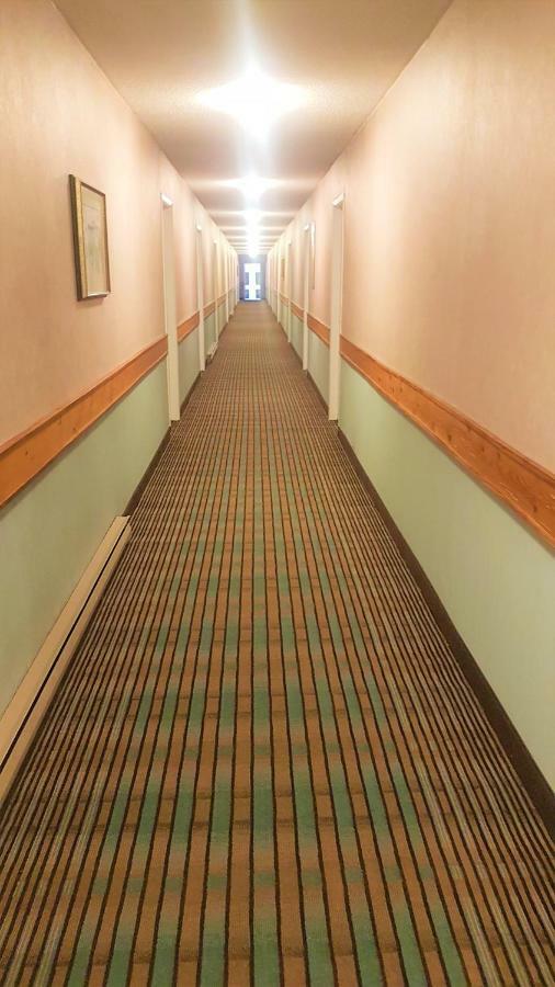 Agassiz Park Lodge - Under New Management McCreary Exteriör bild