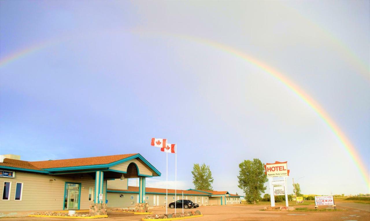 Agassiz Park Lodge - Under New Management McCreary Exteriör bild